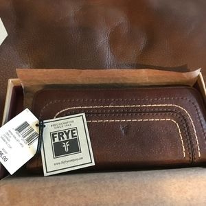 Frye (Anna) Zip around Wallet